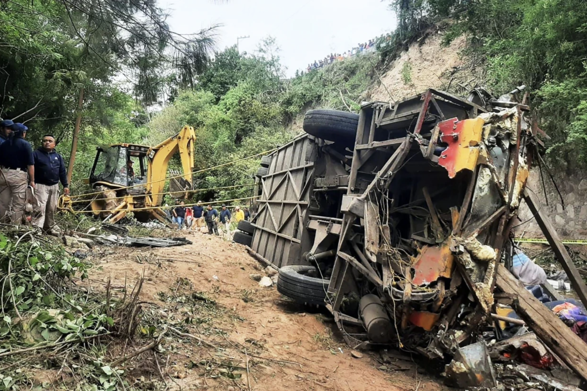 xe buyt dam vao khe nui tai mexico 48 nguoi thuong vong xe buyt dam vao khe nui tai mexico 48 nguoi thuong vong