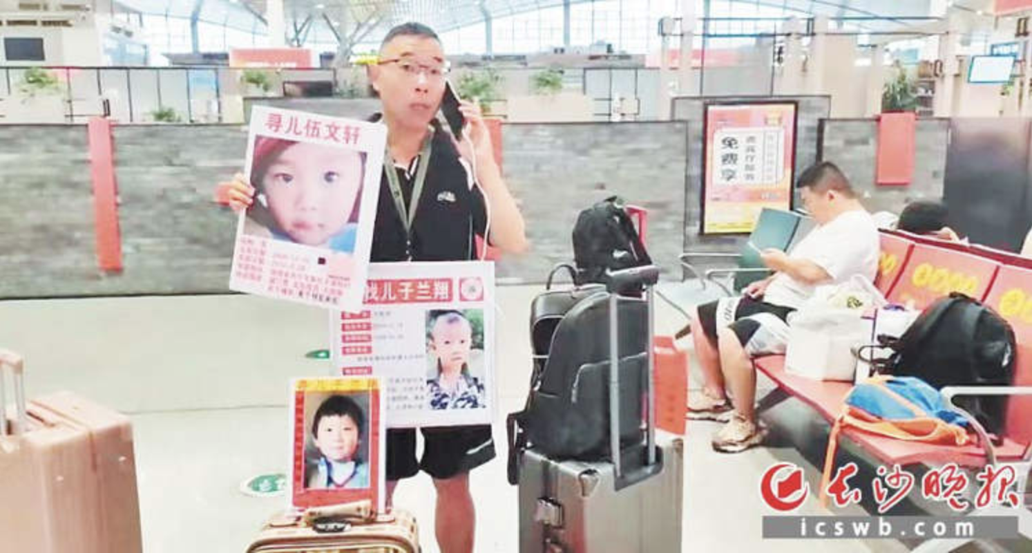 nguoi dan ong nhan trai ngot sau 22 nam rong ruoi tim con trai bi bat coc11 nguoi dan ong nhan trai ngot sau 22 nam rong ruoi tim con trai bi bat coc11