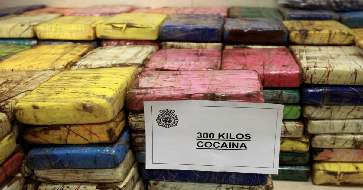 canh sat tay ban nha phat hien thuyen buom cho 2 tan cocaine