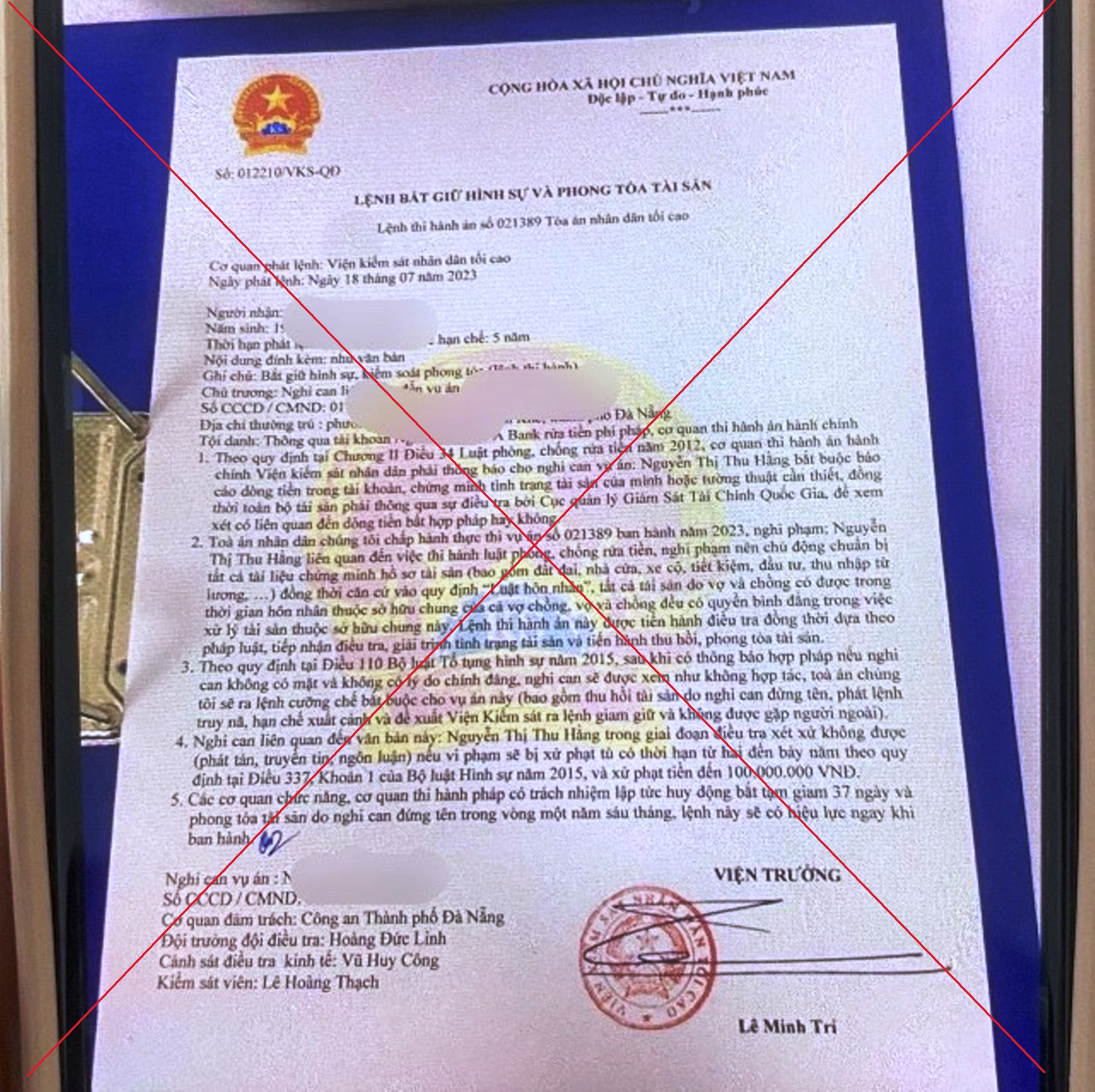 nguoi phu nu bi doi tuong gia danh cong an lua hon 5 ty dong