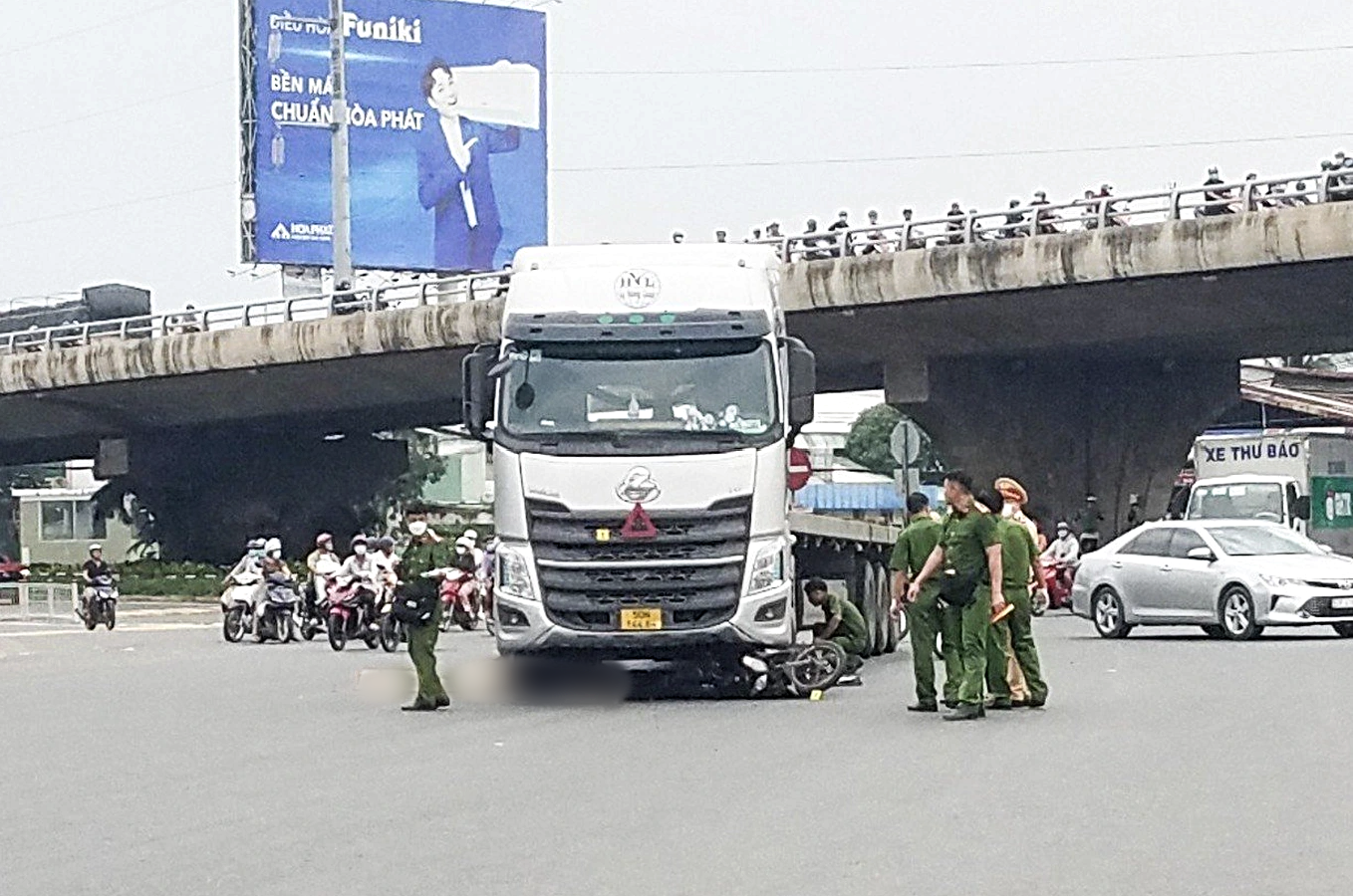 tphcm hai nguoi tu vong sau cu va cham voi xe dau keo tphcm hai nguoi tu vong sau cu va cham voi xe dau keo