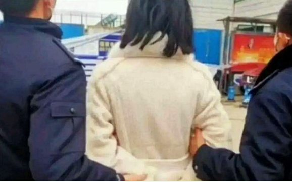 giao vien noi tieng hien lanh bong bi canh sat bat qua khu toi loi lo ra khien ai nay chet lang1 giao vien noi tieng hien lanh bong bi canh sat bat qua khu toi loi lo ra khien ai nay chet lang1