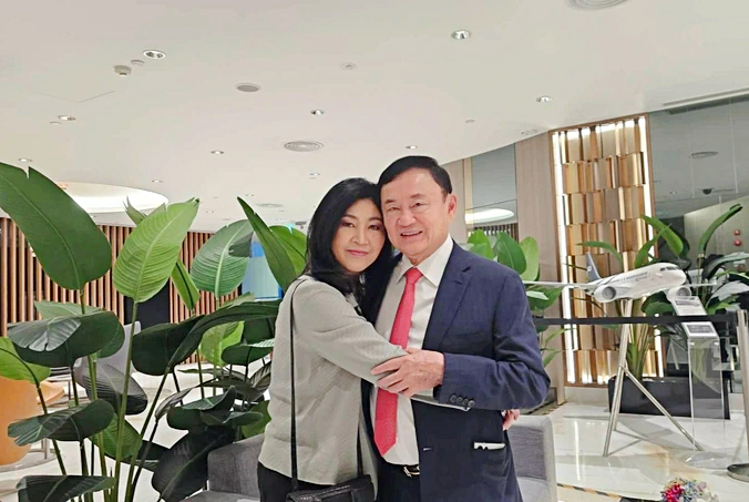 cuu thu tuong thaksin shinawatra len may bay ve thai lan cuu thu tuong thaksin shinawatra len may bay ve thai lan