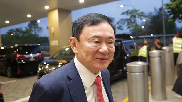 cuu thu tuong thaksin shinawatra len may bay ve thai lan1 cuu thu tuong thaksin shinawatra len may bay ve thai lan1