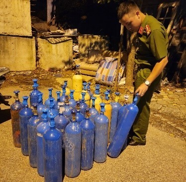 phat hien 150 binh khi cuoi khong ro nguon goc trong ngoi nha o ha noi phat hien 150 binh khi cuoi khong ro nguon goc trong ngoi nha o ha noi