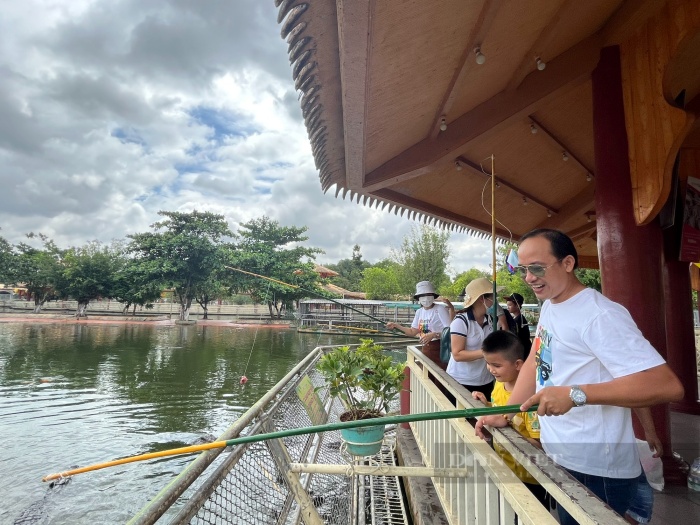 hang nghin nguoi den thao cam vien sai gon tham quan trong ngay 299 hang nghin nguoi den thao cam vien sai gon tham quan trong ngay 299