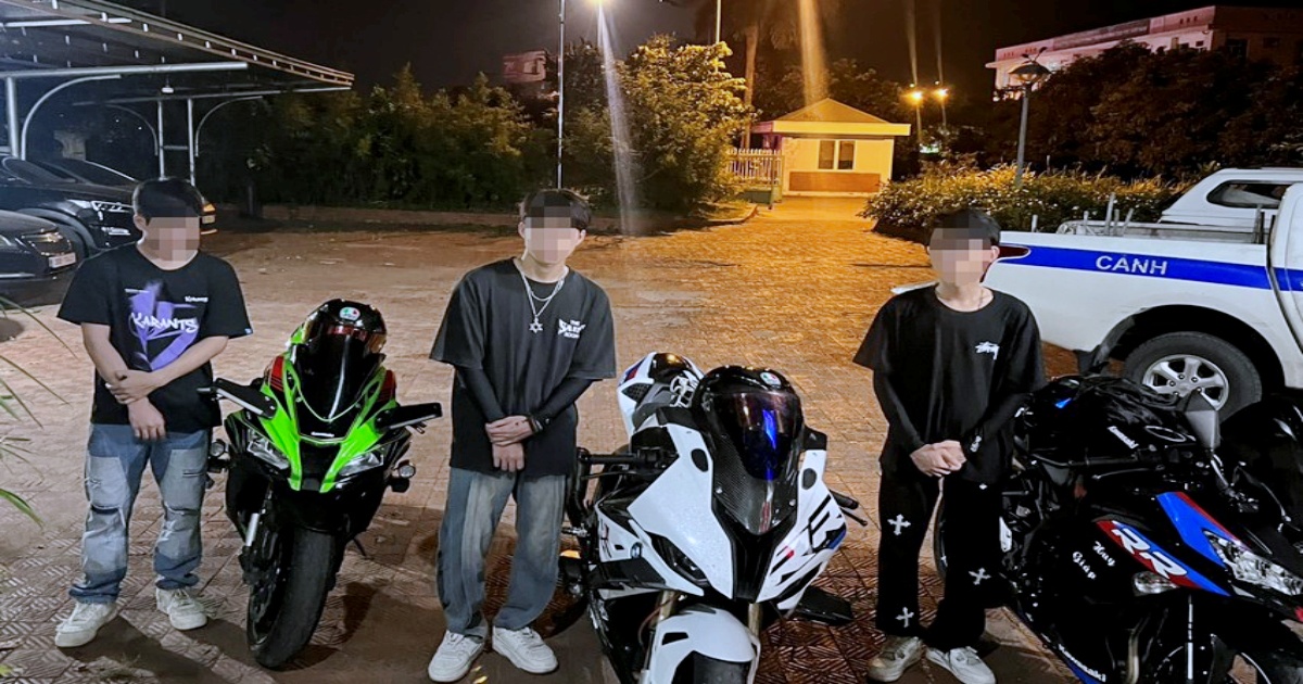 csgt ngan chan doan xe phan khoi lon di vao cao toc phap van cau gie csgt ngan chan doan xe phan khoi lon di vao cao toc phap van cau gie