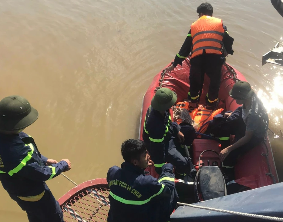 vu de lai xe may tren cau nam thanh nien mat tich nguoi nha noi gi 2 9 vu de lai xe may tren cau nam thanh nien mat tich nguoi nha noi gi 2 9