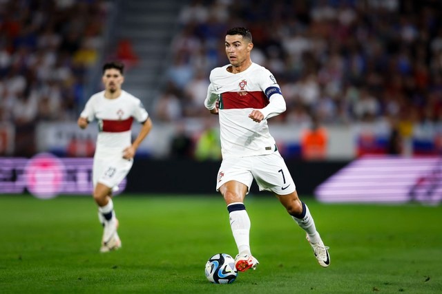 dap vao mat thu mon doi phuong ronaldo may man thoat the do nhung van bi treo gio1 dap vao mat thu mon doi phuong ronaldo may man thoat the do nhung van bi treo gio1