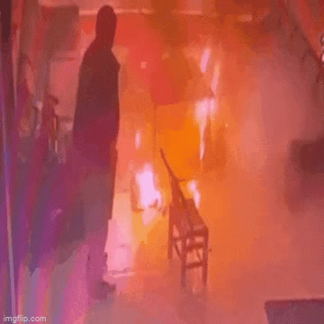 lua bat ngo bung len trong nha be trai nhanh tri tu cuu minh khoi canh nguy hiem2 lua bat ngo bung len trong nha be trai nhanh tri tu cuu minh khoi canh nguy hiem2