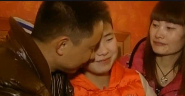 doi vo chong rong ra tim con gai bi bat coc va cuoc doan tu hanh phuc sau 9 nam5 doi vo chong rong ra tim con gai bi bat coc va cuoc doan tu hanh phuc sau 9 nam5