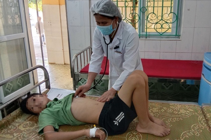 cao bang 30 hoc sinh co bieu hien ngo doc sau khi uong nuoc ngot mua o cong truong3 cao bang 30 hoc sinh co bieu hien ngo doc sau khi uong nuoc ngot mua o cong truong3