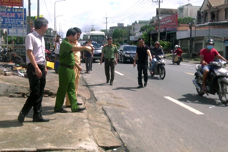 vu tai nan xe khach thanh buoi tong o to 16 cho 2 truong hop tien luong rat nang1 vu tai nan xe khach thanh buoi tong o to 16 cho 2 truong hop tien luong rat nang1