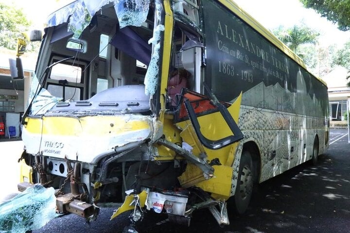 vu xe khach thanh buoi va cham o to 16 o dong nai khoi to vu an1 vu xe khach thanh buoi va cham o to 16 o dong nai khoi to vu an1