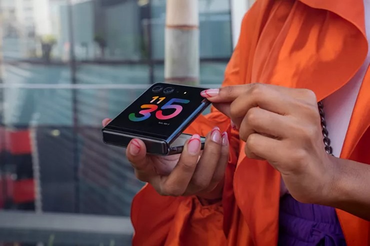 motorola ra mat smartphone man hinh gap moi tinh nang co xung voi muc gia 171 trieu dong motorola ra mat smartphone man hinh gap moi tinh nang co xung voi muc gia 171 trieu dong