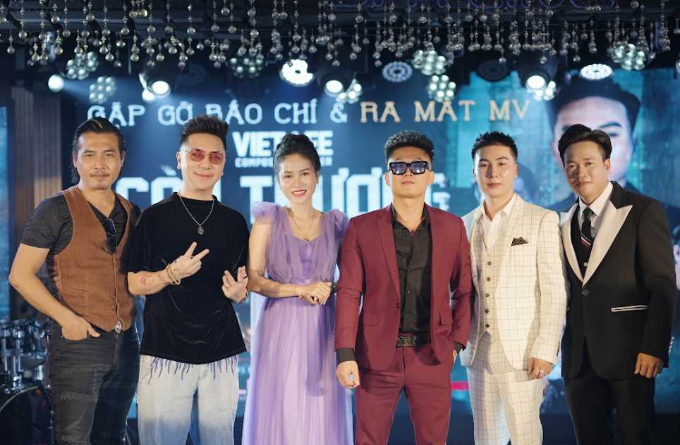 viet lee ra mat mv con thuong nguoi cu lan dau tiet lo co duyen den voi am nhac2 viet lee ra mat mv con thuong nguoi cu lan dau tiet lo co duyen den voi am nhac2