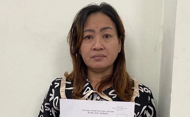 tam giu nguoi phu nu do xang phong hoa phong tro cua dong nghiep sau mau thuan tam giu nguoi phu nu do xang phong hoa phong tro cua dong nghiep sau mau thuan