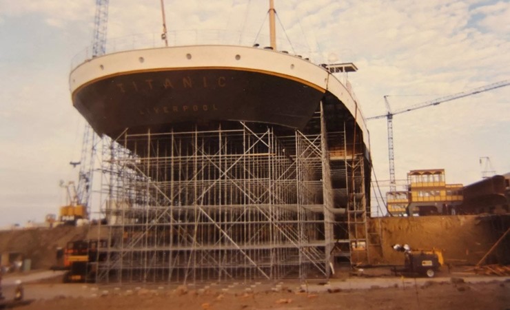 loat anh hau truong chua tung cong bo cua bo phim an khach thu 4 moi thoi dai titanic5