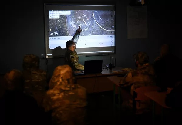 cang thang nga ukraine moi nhat ngay 2510 hinh anh binh si nga hoc cach dieu khien uav2