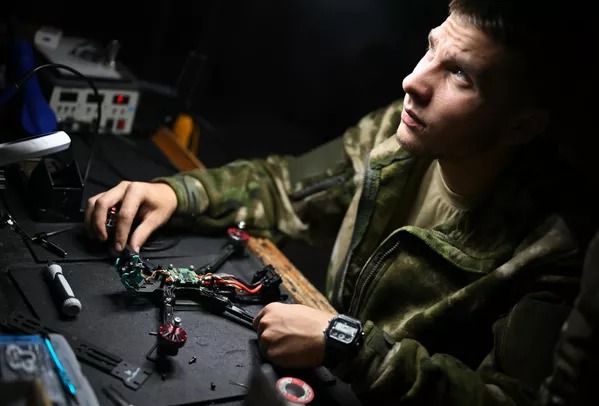 cang thang nga ukraine moi nhat ngay 2510 hinh anh binh si nga hoc cach dieu khien uav3