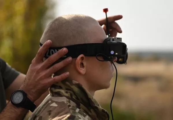 cang thang nga ukraine moi nhat ngay 2510 hinh anh binh si nga hoc cach dieu khien uav6
