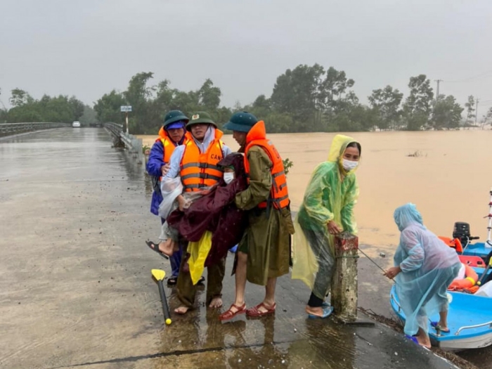 xot xa canh nuoc lu bua vay nguoi mat 3 ngay chua the an tang nhieu tre lam canh mo coi9 xot xa canh nuoc lu bua vay nguoi mat 3 ngay chua the an tang nhieu tre lam canh mo coi9