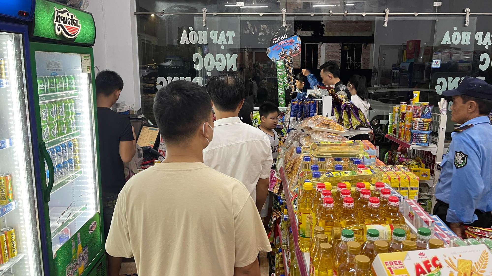 thua thien hue nuoc lu len nhanh tran ca vao nha dan nhieu xe chet may phai dat bo16 thua thien hue nuoc lu len nhanh tran ca vao nha dan nhieu xe chet may phai dat bo16
