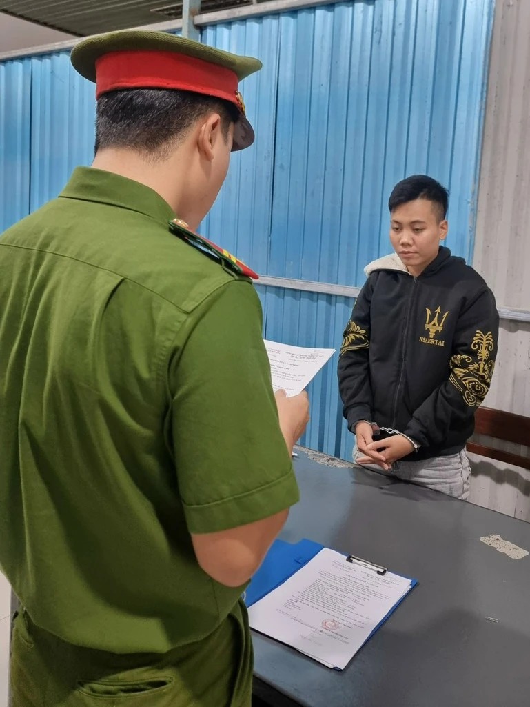da nang tam giam doi tuong gay roi trat tu dung binh xit hoi cay chong tra cong an1 da nang tam giam doi tuong gay roi trat tu dung binh xit hoi cay chong tra cong an1