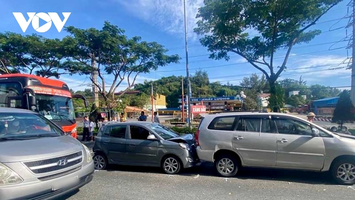 hien truong vu tai nan lien hoan giua 5 o to tai ba ria vung tau4
