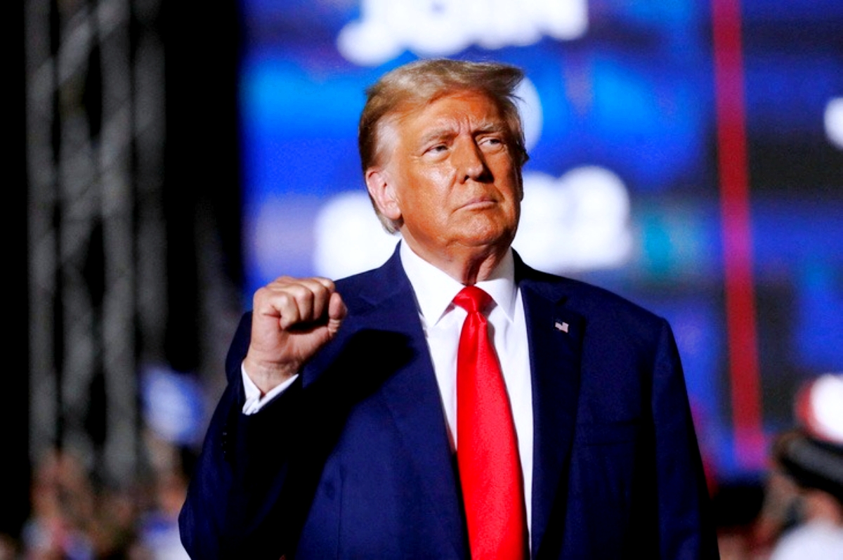 ong trump dan dau cuoc dua ung cu vien tong thong cua dang cong hoa du rac roi phap ly bua vay