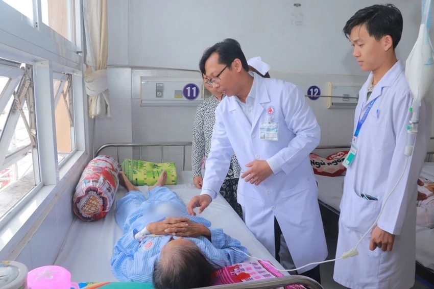 tin tuc doi song moi nhat ngay 21122023 phau thuat lay khoi u nang gan 4kg trong da day cu ba 75 tuoi