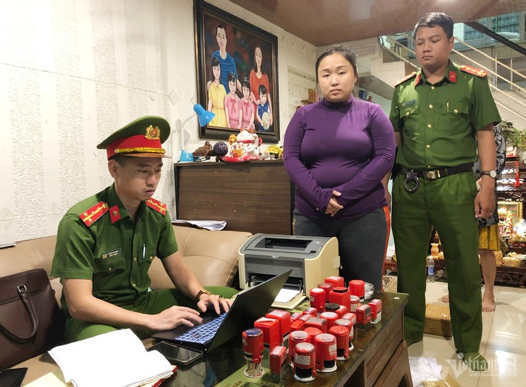 khoi to hai nguoi phu nu lap doanh nghiep ma ban khong hon 2000 ty dong tien hoa don khoi to hai nguoi phu nu lap doanh nghiep ma ban khong hon 2000 ty dong tien hoa don