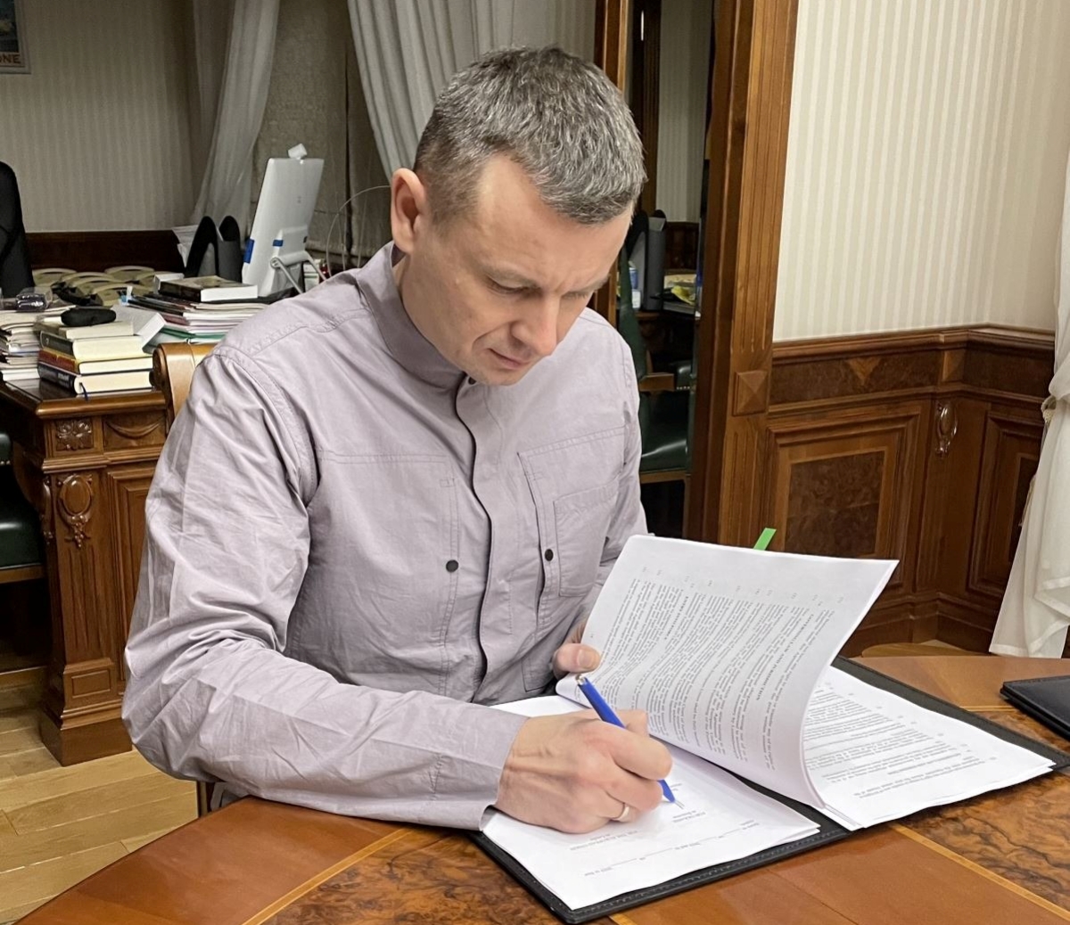 cang thang nga ukraine ngay 2812 xung dot khien kiev tieu ton bao nhieu tien moi ngay