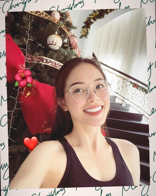 ben trong phong rieng cua ai nu nha linh rin phillip nguyen tone trang chu dao cuc ky ngan nap10