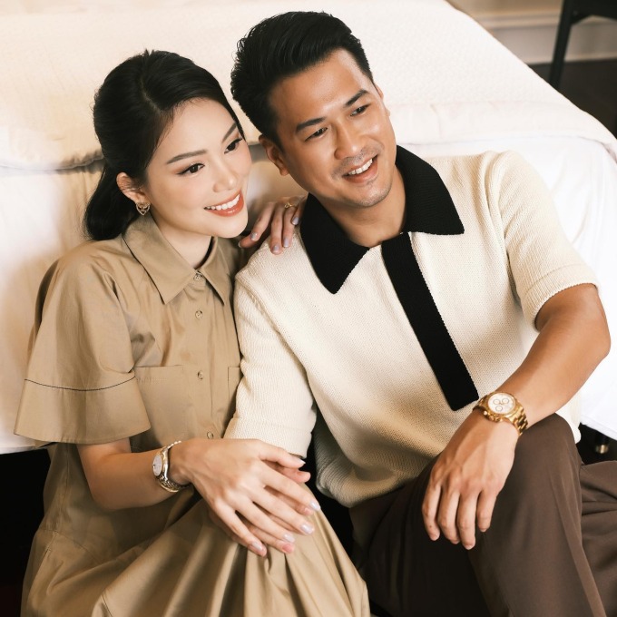 ben trong phong rieng cua ai nu nha linh rin phillip nguyen tone trang chu dao cuc ky ngan nap11