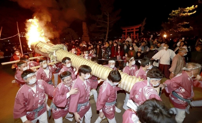 anh nguoi dan tren the gioi ron rang don nam moi 20245