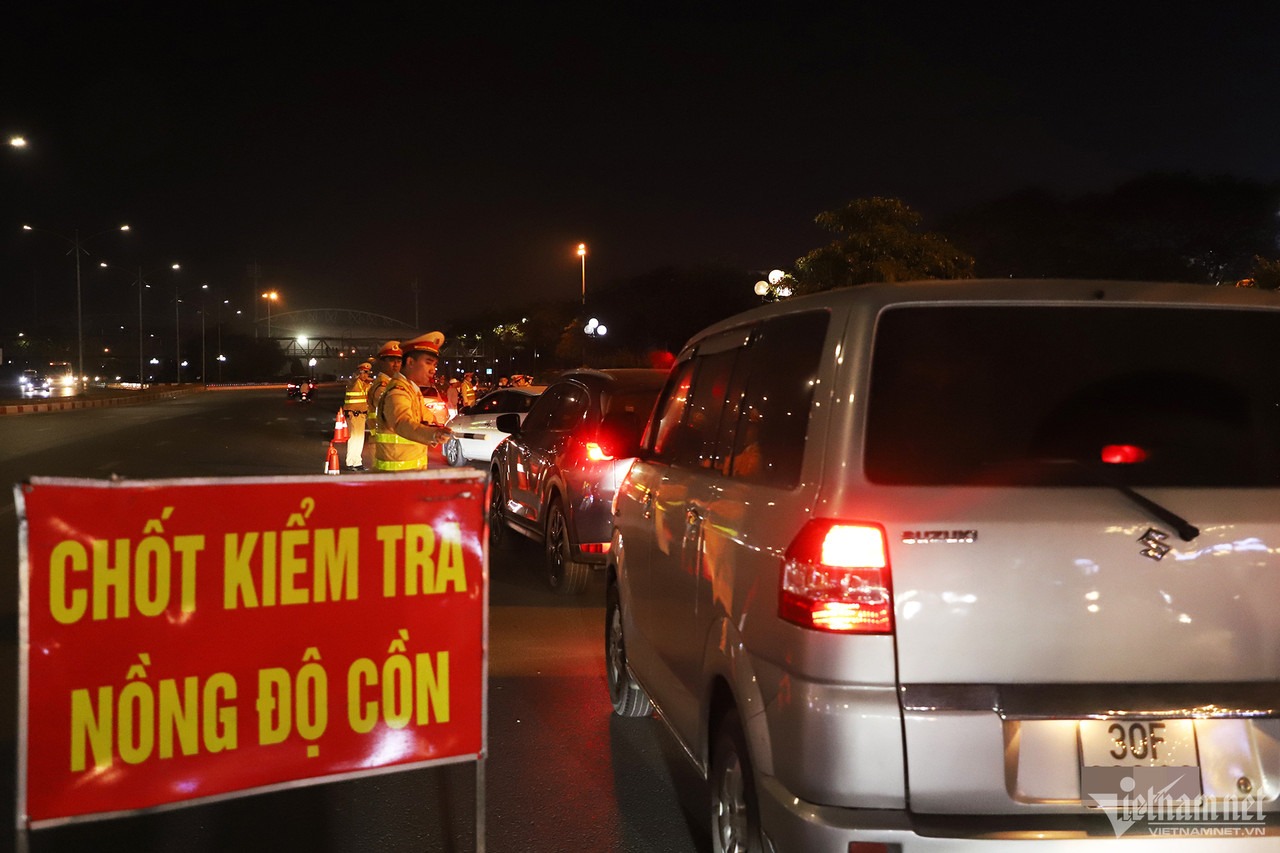 bi yeu cau kiem tra nong do con nam tai xe lon tieng nha khong thieu xe nen khong so bi giu1 bi yeu cau kiem tra nong do con nam tai xe lon tieng nha khong thieu xe nen khong so bi giu1