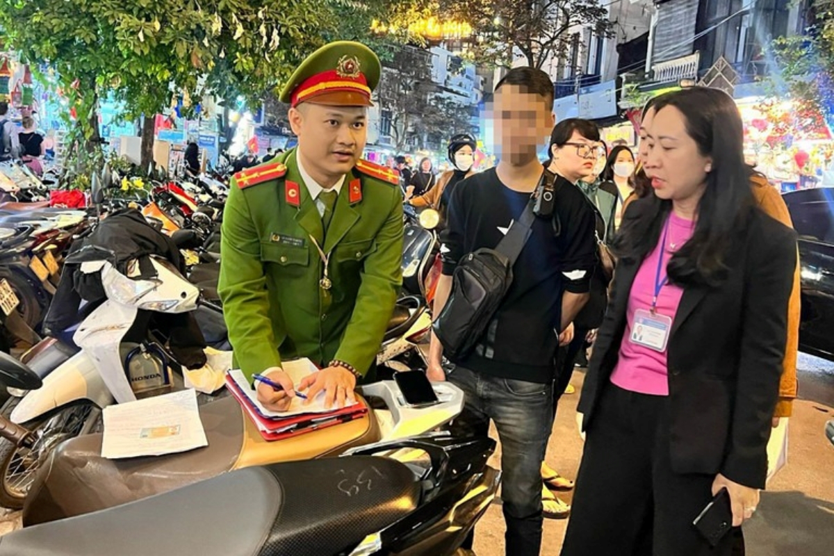 ha noi xu phat 29 bai trong giua xe vi pham quanh ho hoan kiem trong dem giao thua