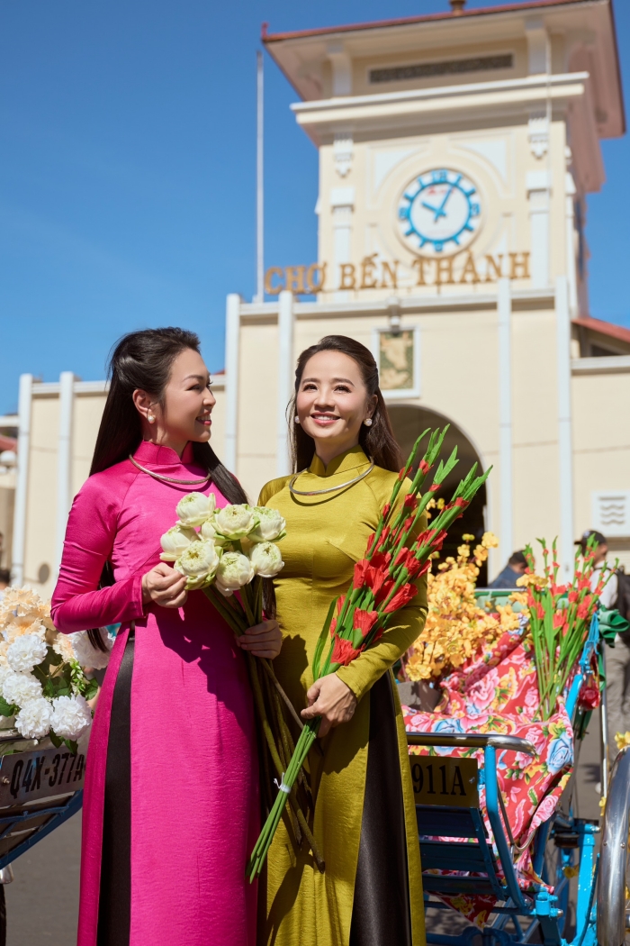 anh hai my nhan cua dat phuong nam dam tham diu dang trong thiet ke ao dai cua ntk minh chau3