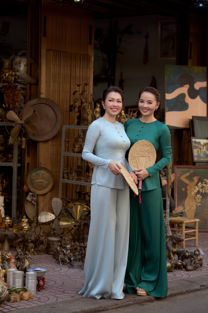 anh hai my nhan cua dat phuong nam dam tham diu dang trong thiet ke ao dai cua ntk minh chau4