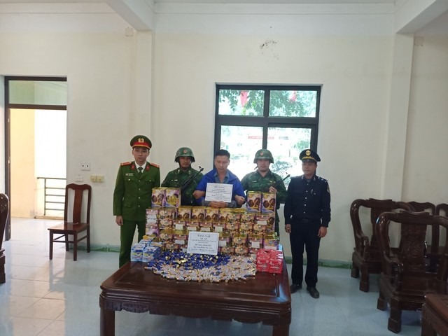 bi mat khung trong khoang tu che cua chiec xe khach di chuyen qua cua khau cau treo bi mat khung trong khoang tu che cua chiec xe khach di chuyen qua cua khau cau treo