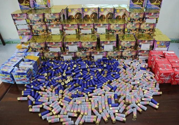 bi mat khung trong khoang tu che cua chiec xe khach di chuyen qua cua khau cau treo1 bi mat khung trong khoang tu che cua chiec xe khach di chuyen qua cua khau cau treo1