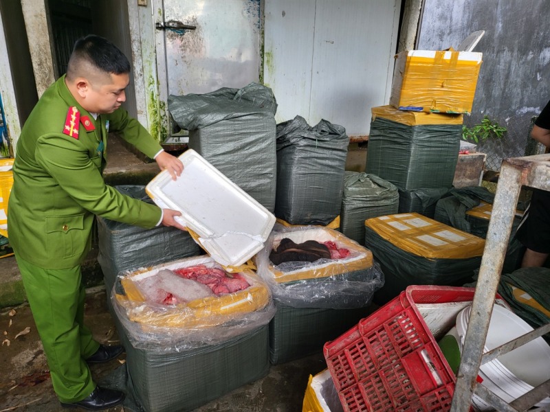 bi mat ron nguoi trong kho hang thuc pham dong lanh o thua thien hue1 bi mat ron nguoi trong kho hang thuc pham dong lanh o thua thien hue1