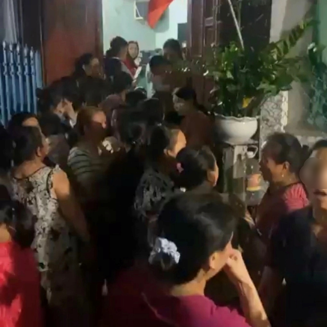 chu hui tuyen bo vo no khi tet can ke nhieu nguoi dan lang bien dung ngoi khong yen1