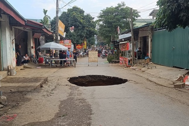 ho tu than bat ngo xuat hien o hoa binh 7 ho dan phai di doi ho tu than bat ngo xuat hien o hoa binh 7 ho dan phai di doi