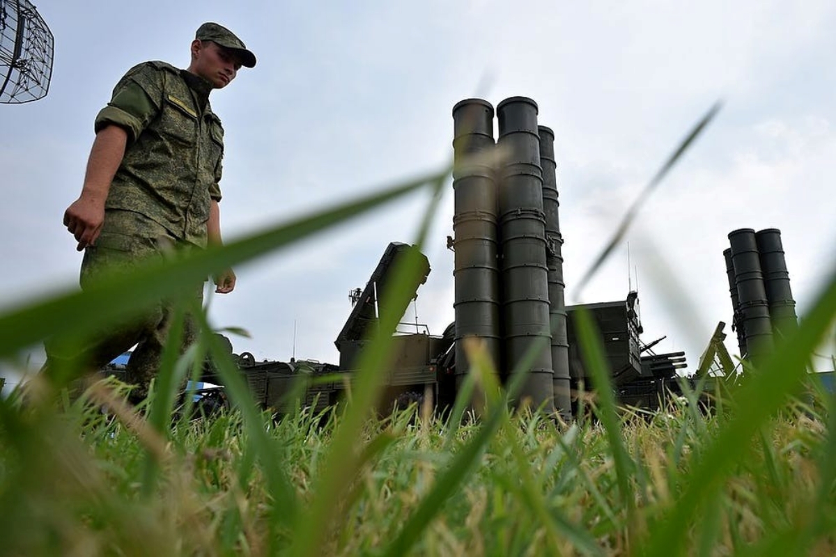 ukraine dang khai thac lo hong trong he thong phong khong cua nga