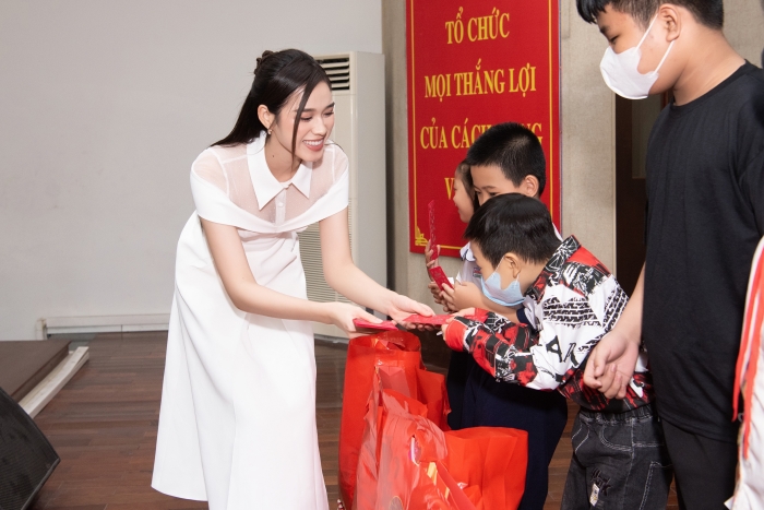 cong ty sen vang mang tet hanh phuc den voi tre em nguoi lao dong co hoan canh kho khan3 cong ty sen vang mang tet hanh phuc den voi tre em nguoi lao dong co hoan canh kho khan3