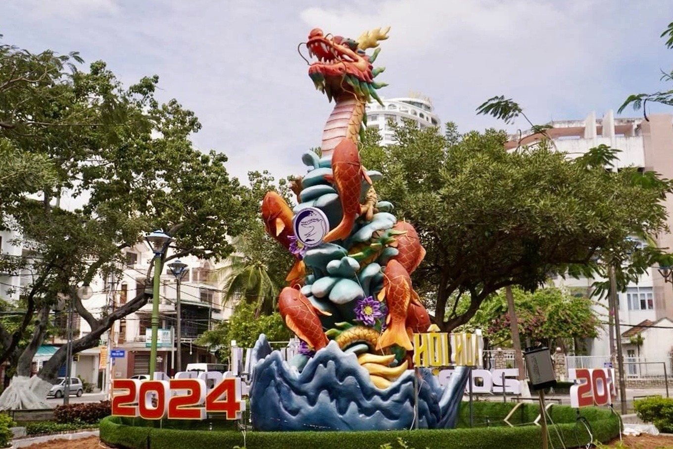 mo hinh ca chep vuot vu mon hoa rong o nha trang bat ngo chay du doi2 mo hinh ca chep vuot vu mon hoa rong o nha trang bat ngo chay du doi2
