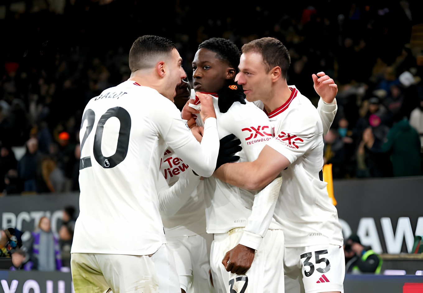 cu chot o phut bu gio giup man utd danh bai chu nha wolves