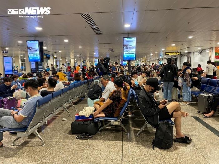 anh san bay tan son nhat dong nghet trong ngay 27 tet nhieu hanh khach nam ngoi la liet3 anh san bay tan son nhat dong nghet trong ngay 27 tet nhieu hanh khach nam ngoi la liet3